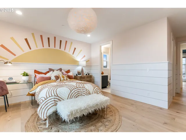 a picture of a bathroom with mirror