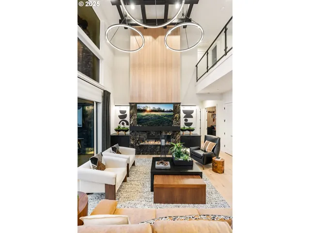 $1,649,000 | 305 West Fir Loop, Washougal, WA 98671