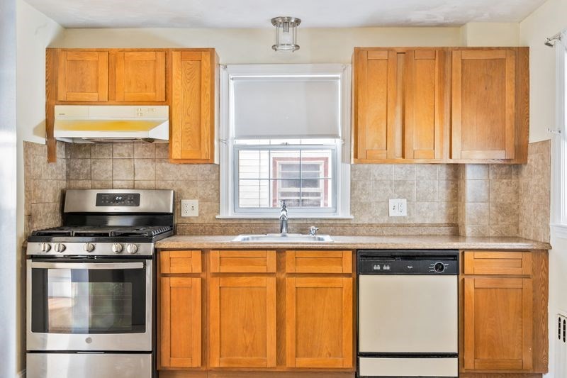 51 Brook Road Quincy, MA 02169 - Photo 6 of 26 Gallery Image 6