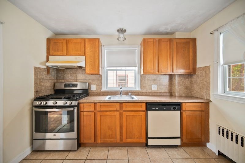 51 Brook Road Quincy, MA 02169 - Photo 7 of 26 Gallery Image 7