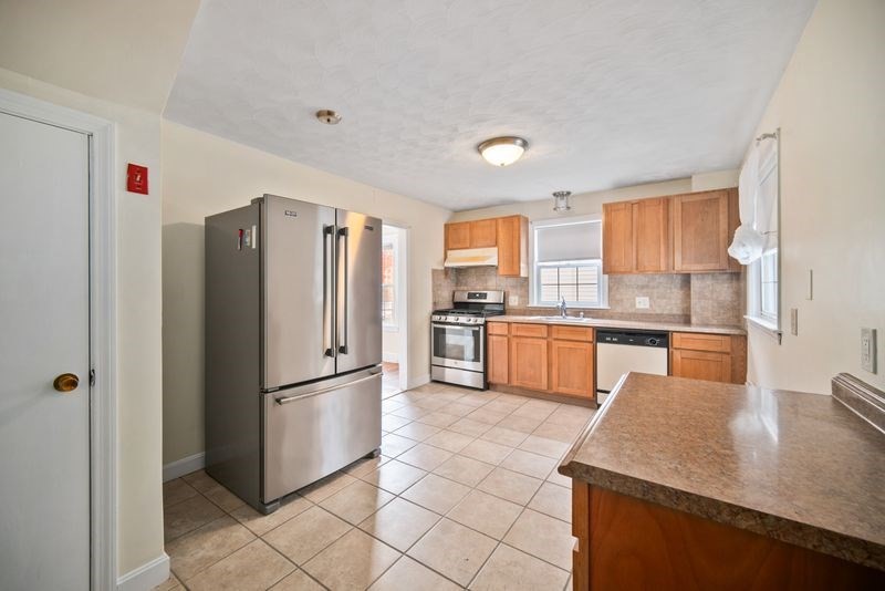 51 Brook Road Quincy, MA 02169 - Photo 9 of 26 Gallery Image 9