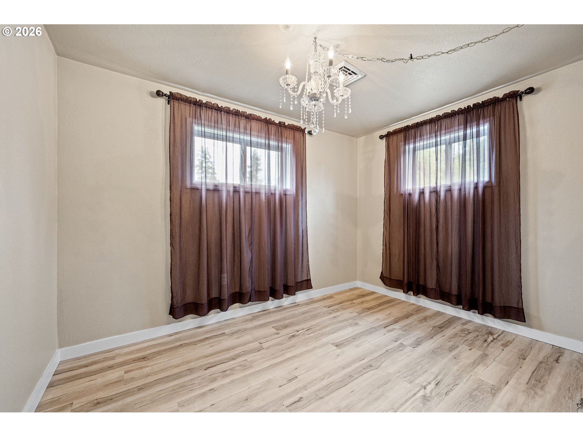 956 1st Street Springfield, OR 97477 - Photo 12 of 48