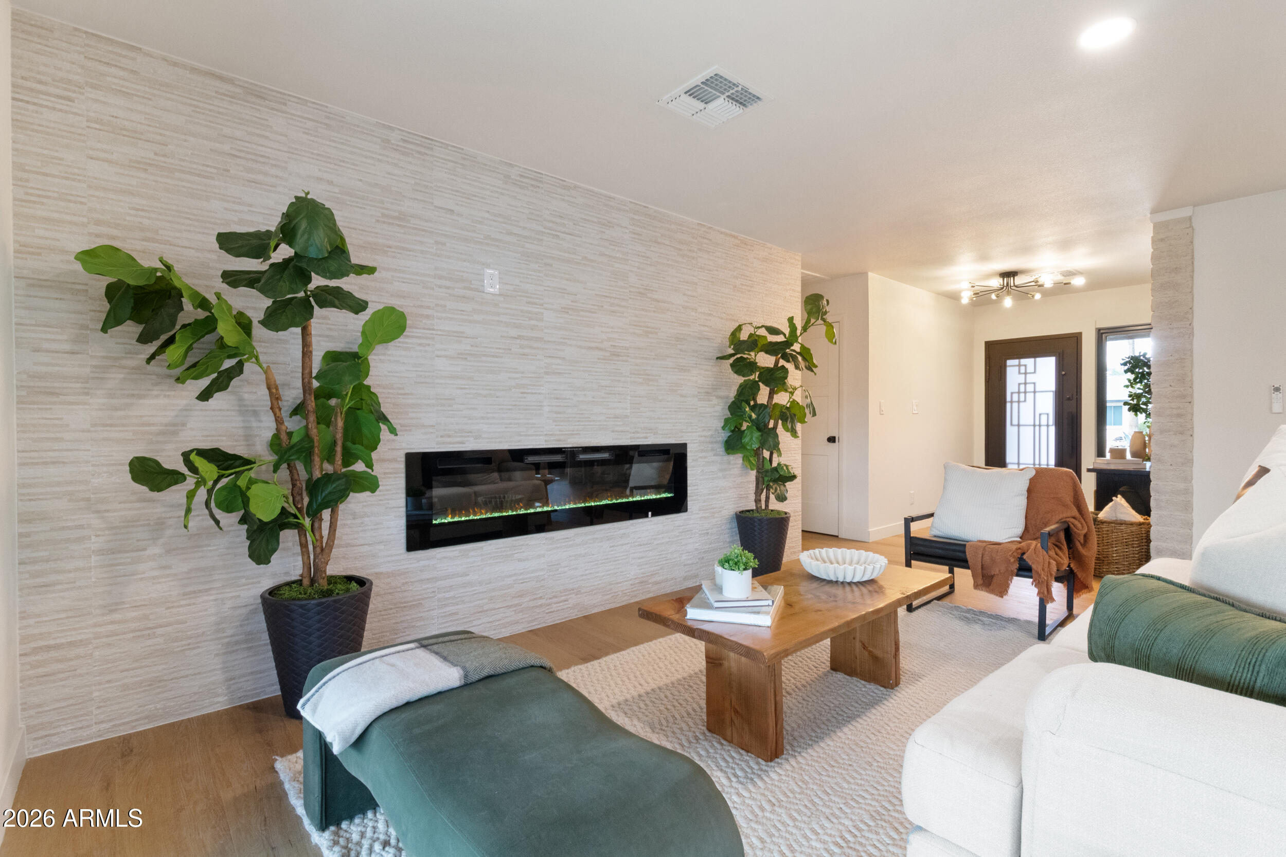 1637 West Griswold Road Phoenix, AZ 85021 - Photo 13 of 60 img_5988