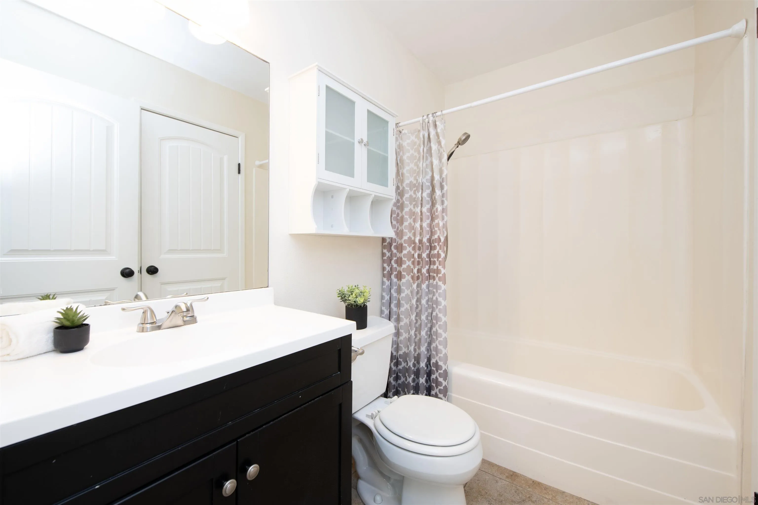 23620 Country Villa Road Ramona, CA 92065 - Photo 9 of 24 Gallery Image 9