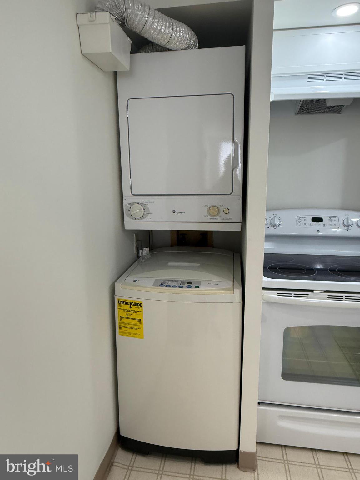 200 Lombard Street, Unit 625 Philadelphia, PA 19147 - Photo 12 of 38 a utility room with dryer and washer