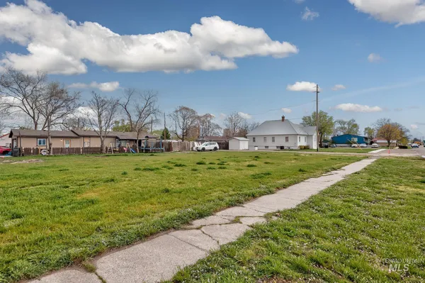 $250,000 | 404 North 3rd Street, Nyssa, OR 97913