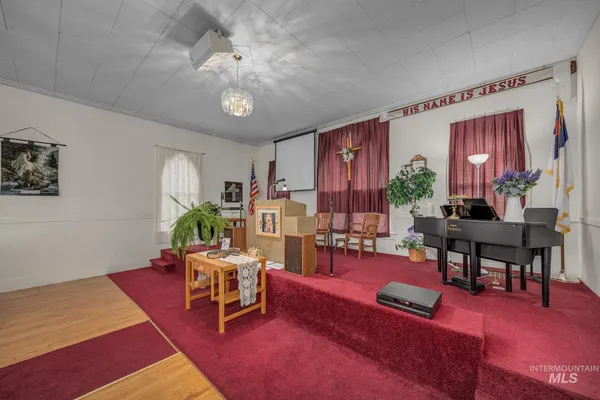 $250,000 | 404 North 3rd Street, Nyssa, OR 97913