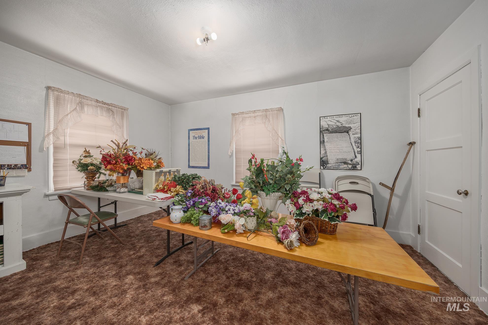 404 North 3rd Street Nyssa, OR 97913 - Photo 16 of 30 Living area with carpet flooring and baseboards