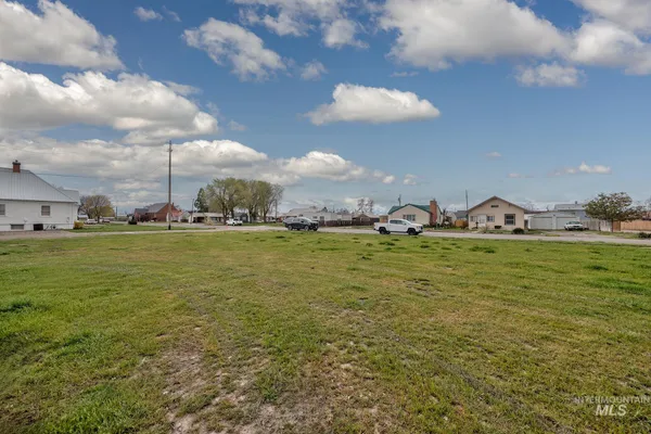$250,000 | 404 North 3rd Street, Nyssa, OR 97913