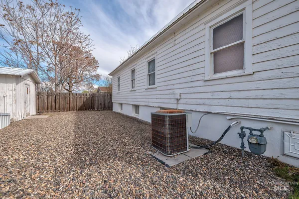 $250,000 | 404 North 3rd Street, Nyssa, OR 97913