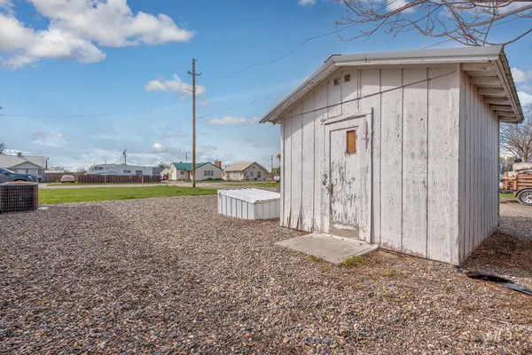 $250,000 | 404 North 3rd Street, Nyssa, OR 97913