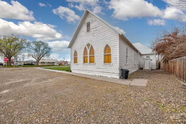 $250,000 | 404 North 3rd Street, Nyssa, OR 97913