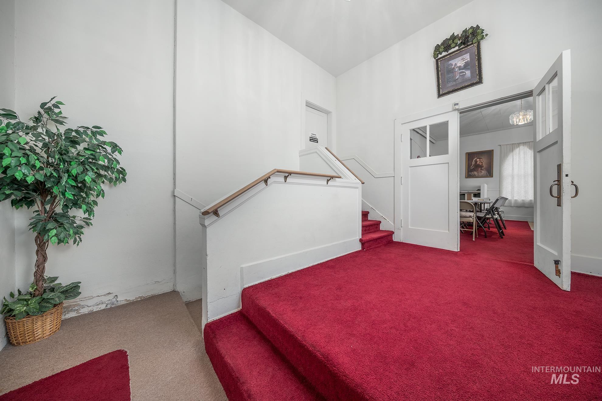 404 North 3rd Street Nyssa, OR 97913 - Photo 8 of 30 Stairway featuring carpet floors