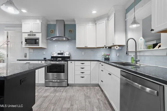 $279,900 | 2113 Vaughandale Drive, Gautier, MS 39553