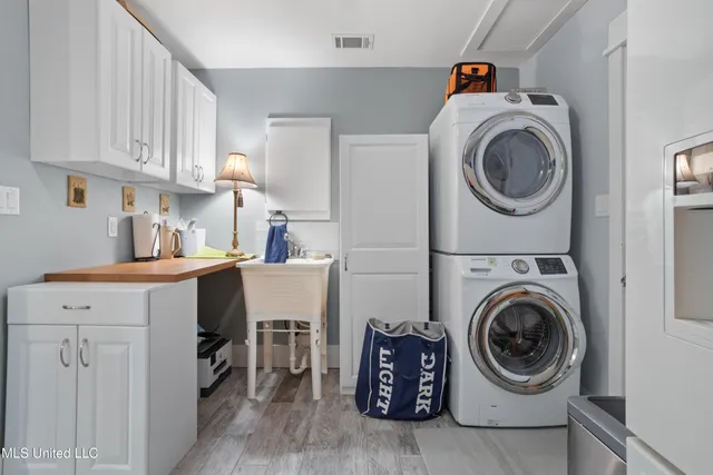 $279,900 | 2113 Vaughandale Drive, Gautier, MS 39553