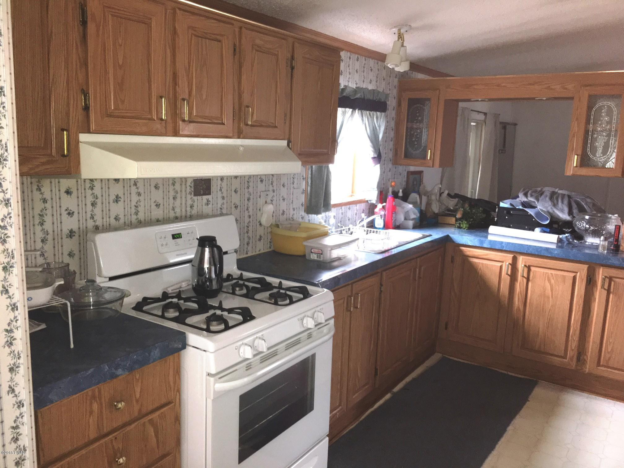 445 Cemetery Road Moscow, PA 18444 - Photo 4 of 21 Kitchen