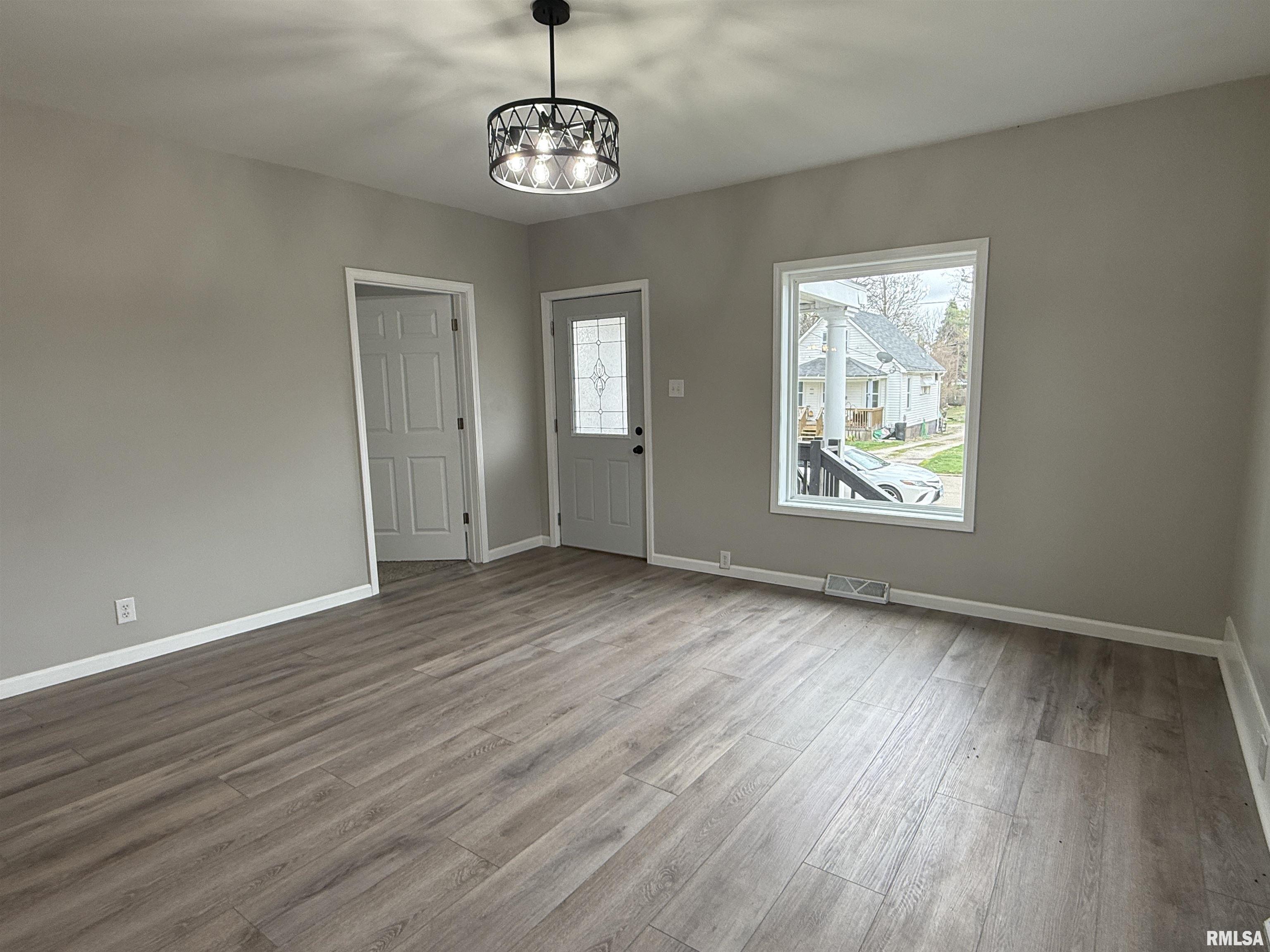 233 West Spruce Street Canton, IL 61520 - Photo 13 of 38