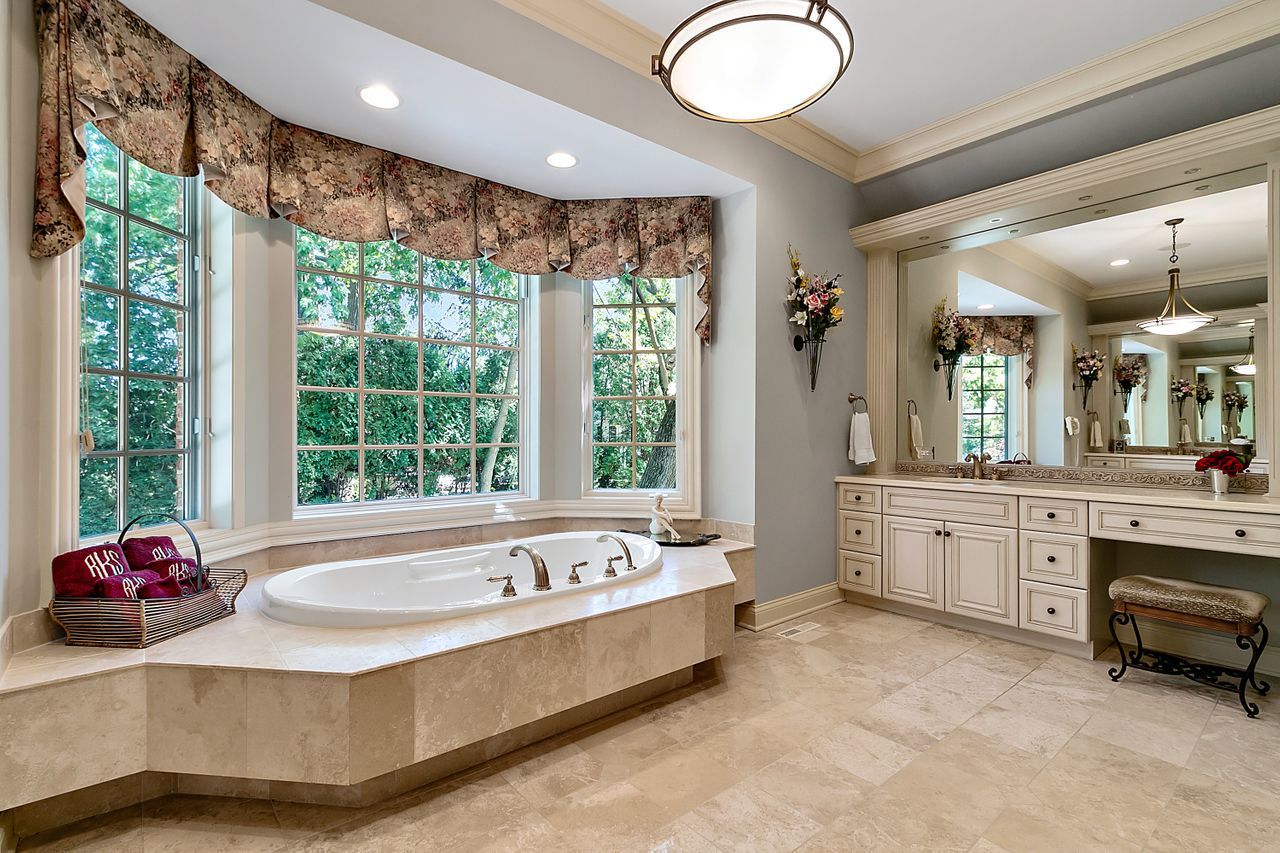 1130 Glenview Road Glenview, IL 60025 - Photo 34 of 66 a spacious bathroom with a tub sink and mirror