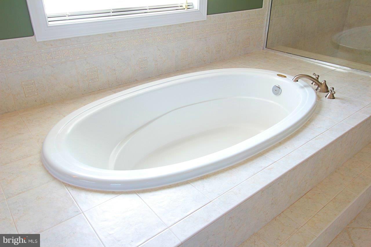 68 Willow Ridge Court Fredericksburg, VA 22406 - Photo 26 of 30 a bathroom with a bathtub