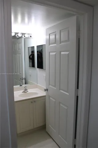 $2,800 | 519 East Sheridan Street, Unit 1082, Dania Beach, FL 33004