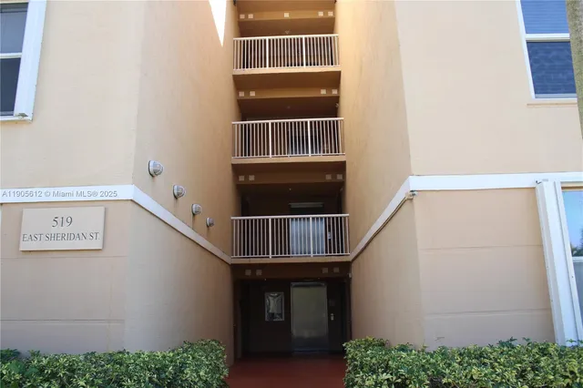 $2,800 | 519 East Sheridan Street, Unit 1082, Dania Beach, FL 33004
