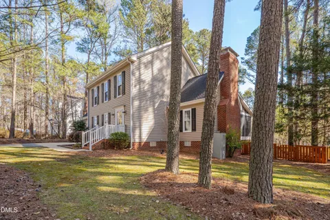 a view of a fountain in the middle of a yard