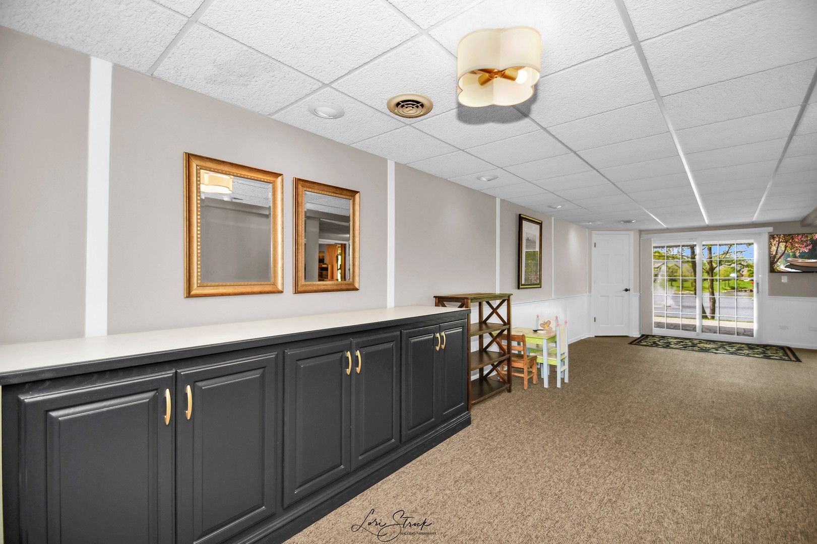 14406 Lake Ridge Road Orland Park, IL 60462 - Photo 26 of 35 a living room with a large window