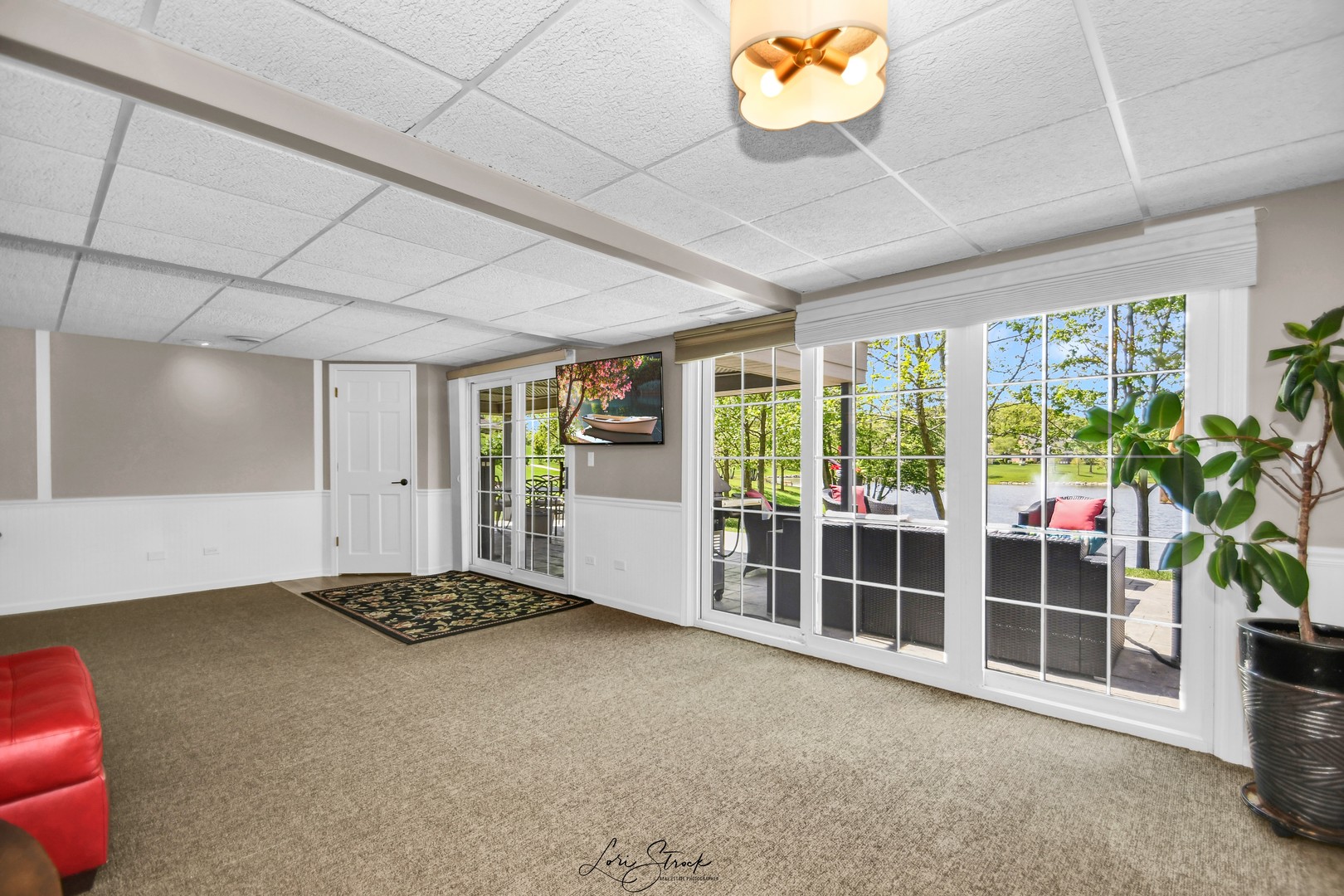 14406 Lake Ridge Road Orland Park, IL 60462 - Photo 29 of 35 a view of an empty room with a window