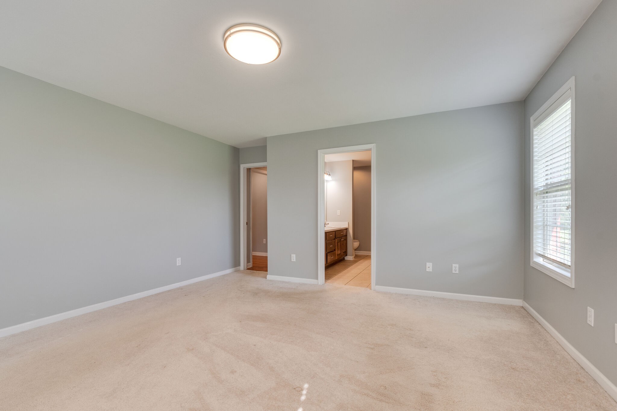 79 Jeans Road Fayetteville, TN 37334 - Photo 20 of 31 an empty room with windows and closet