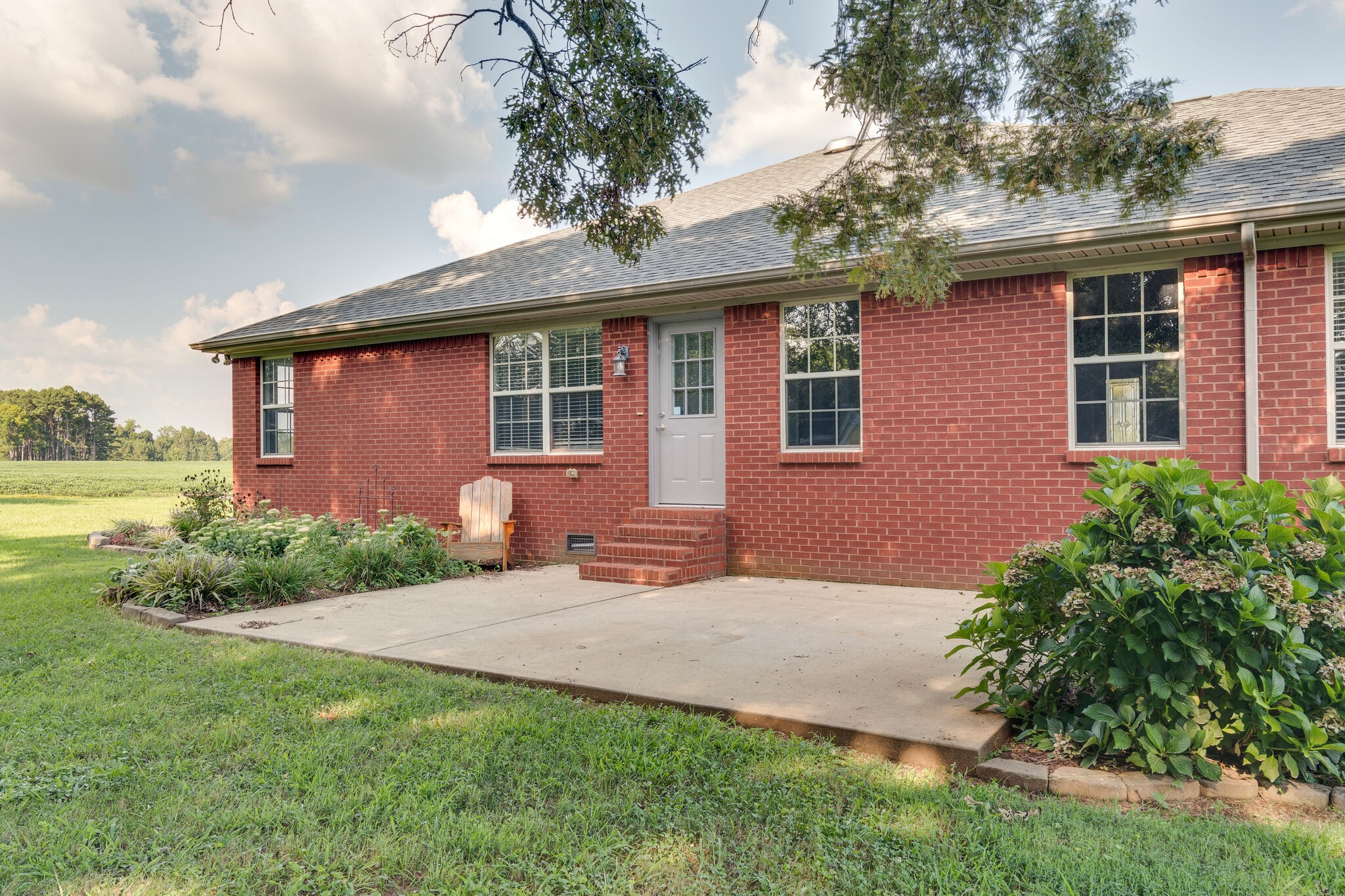 79 Jeans Road Fayetteville, TN 37334 - Photo 29 of 31 a front view of a house with garden