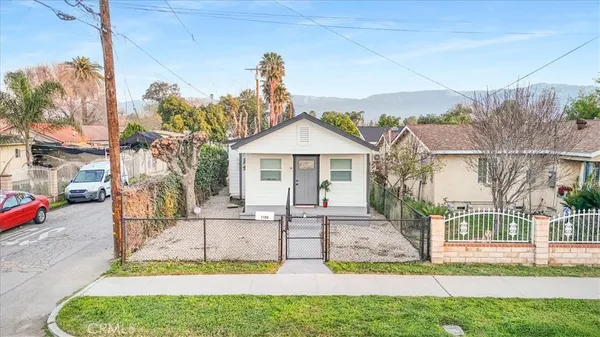 $448,999 | 1190 West 7th Street, San Bernardino, CA 92411