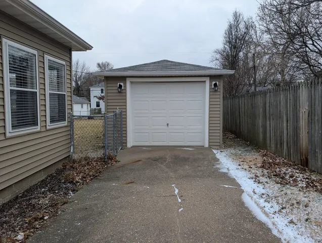 $147,900 | 3832 27th Avenue, Rock Island, IL 61201
