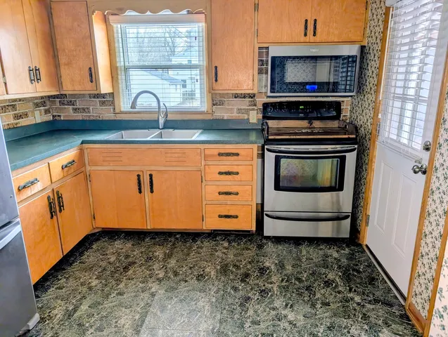 $147,900 | 3832 27th Avenue, Rock Island, IL 61201