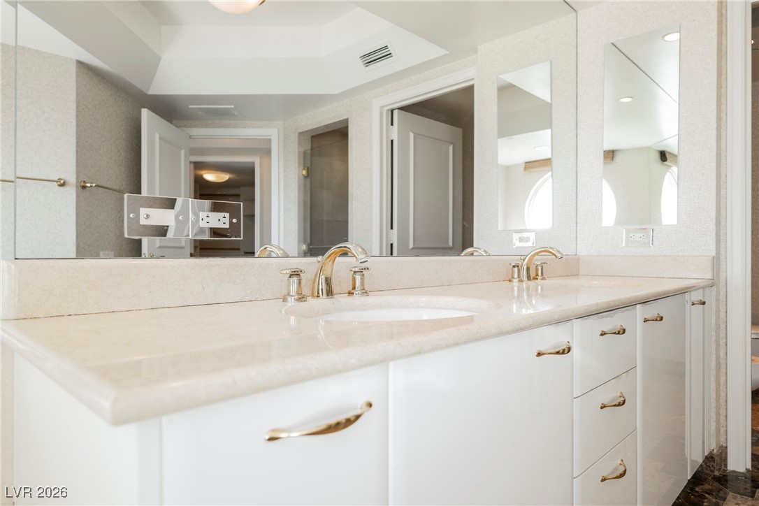 2877 Paradise Road, Unit 1604 Las Vegas, NV 89109 - Photo 31 of 47 Full bathroom featuring double vanity