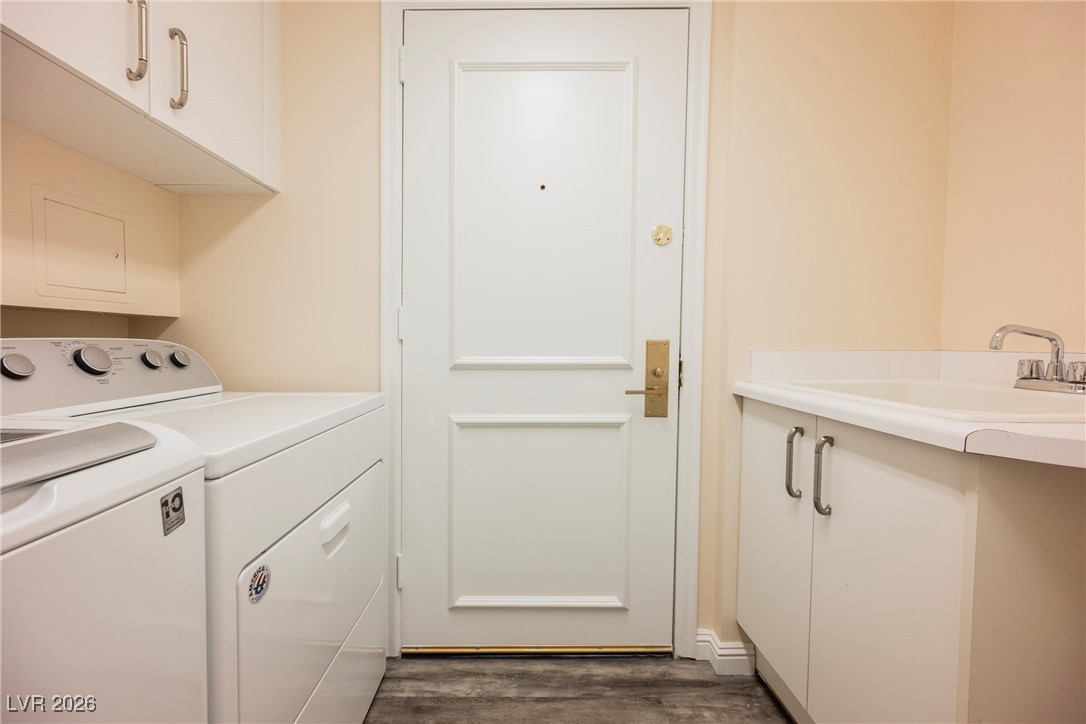 2877 Paradise Road, Unit 1604 Las Vegas, NV 89109 - Photo 34 of 47 Laundry area