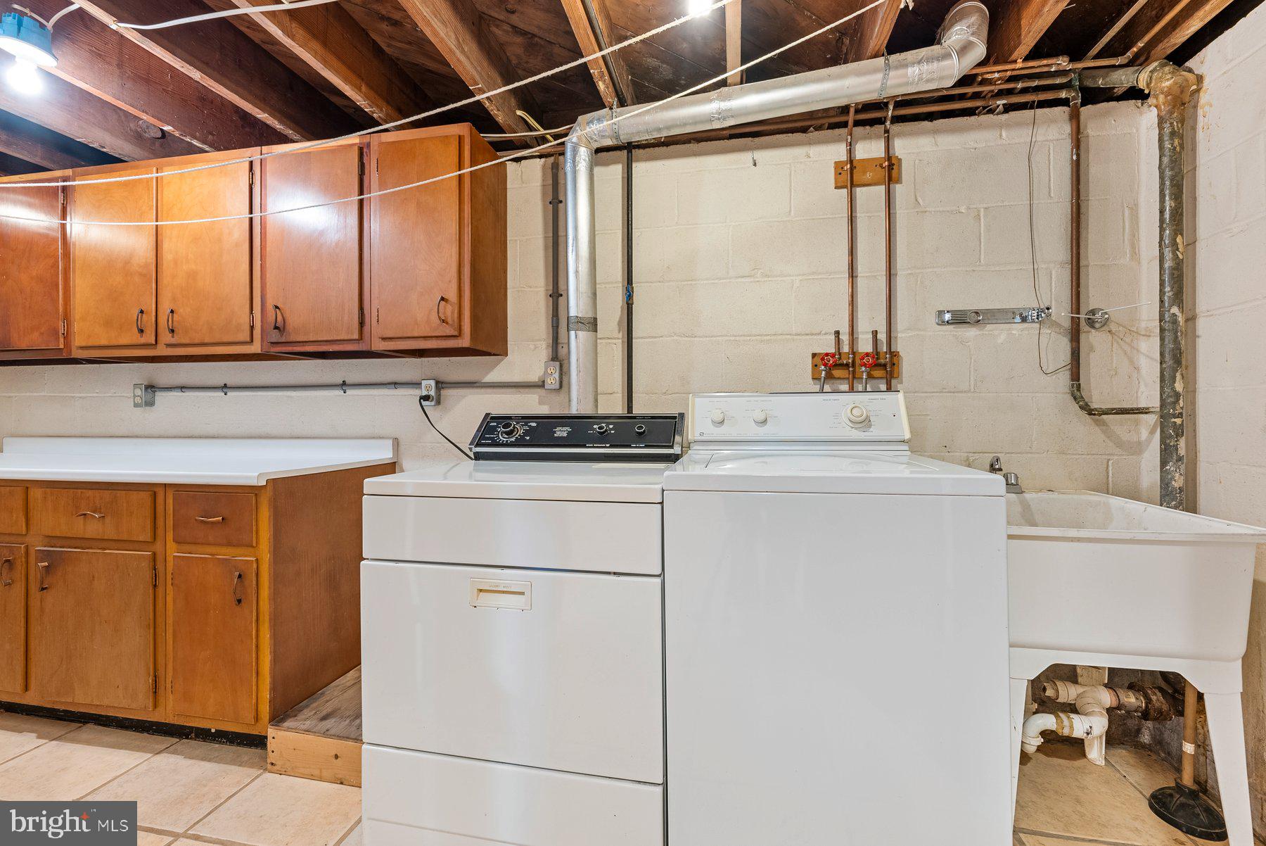 104 Hillside Road Baltimore, MD 21228 - Photo 21 of 34 a kitchen with a refrigerator and a sink