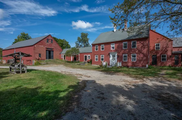 $898,000 | 118 Broad Street, Hollis, NH 03049