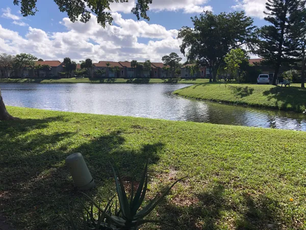 $1,800 | 421 Southwest Natura Avenue, Unit E, Deerfield Beach, FL 33441