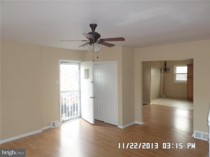 827 Selmer Road Philadelphia, PA 19116 - Photo 2 of 18 Living Room