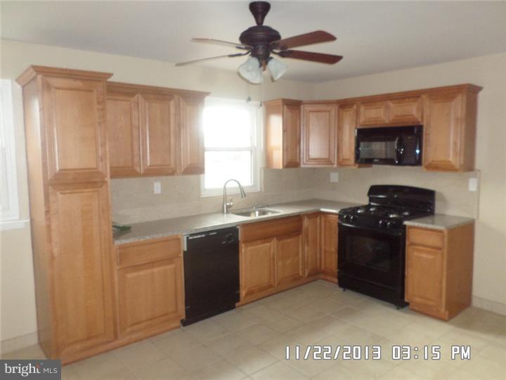 827 Selmer Road Philadelphia, PA 19116 - Photo 4 of 18 Kitchen