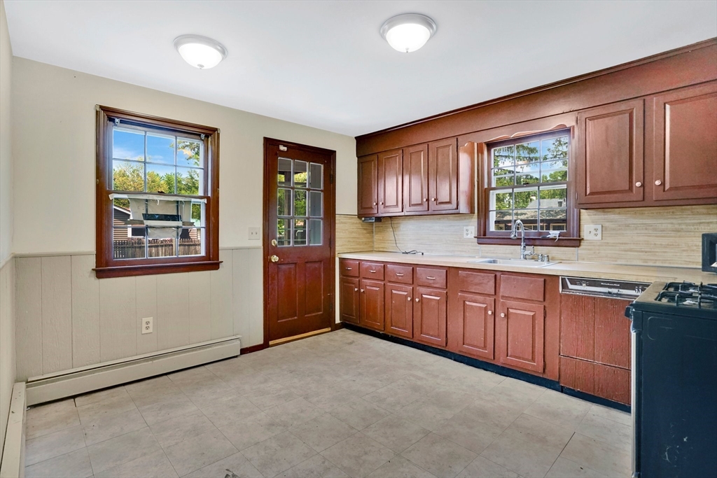 36 County Road Holyoke, MA 01040 - Photo 11 of 35