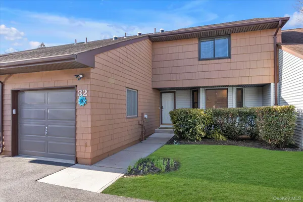 $599,000 | 32 Ashley Circle, Commack, NY 11725