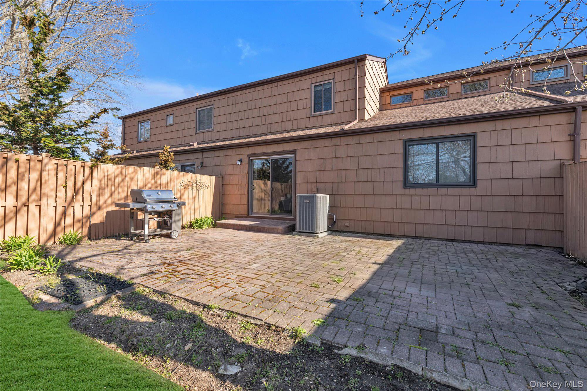 32 Ashley Circle Commack, NY 11725 - Photo 15 of 23 a backyard of a house with barbeque oven