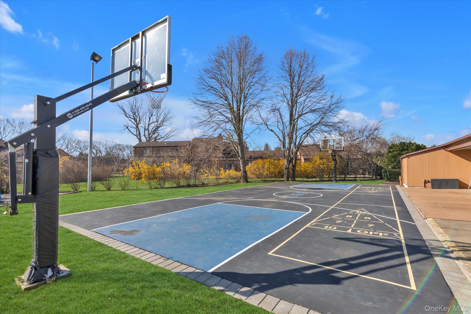 32 Ashley Circle Commack, NY 11725 - Photo 18 of 23 a view of a basketball court