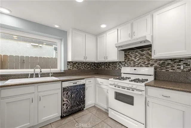 $499,000 | 881 South Lamarr Street, Rialto, CA 92376