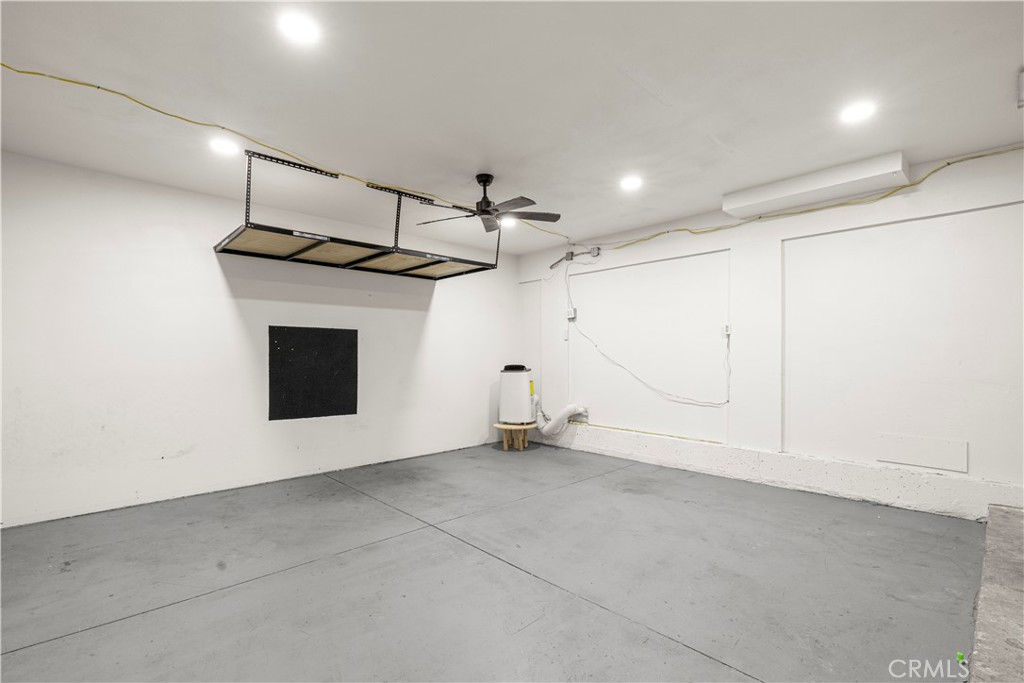 881 South Lamarr Street Rialto, CA 92376 - Photo 44 of 54 Garage