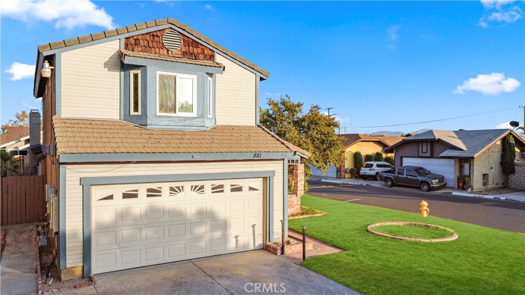 881 South Lamarr Street Rialto, CA 92376 - Photo 5 of 54 a front view of a house with a yard