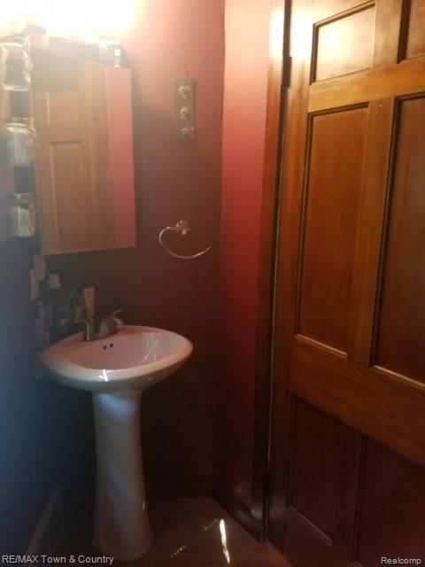 1207 East Mt Morris Road Mount Morris, MI 48458 - Photo 13 of 24 MM master bath.jpg