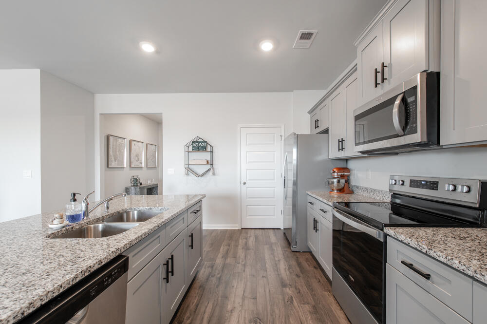 1283 Admiral Avenue Grovetown, GA 30813 - Photo 4 of 22 Granite Countertops!