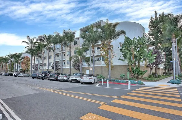 $1,900 | 3565 Linden Avenue, Unit 226, Long Beach, CA 90807